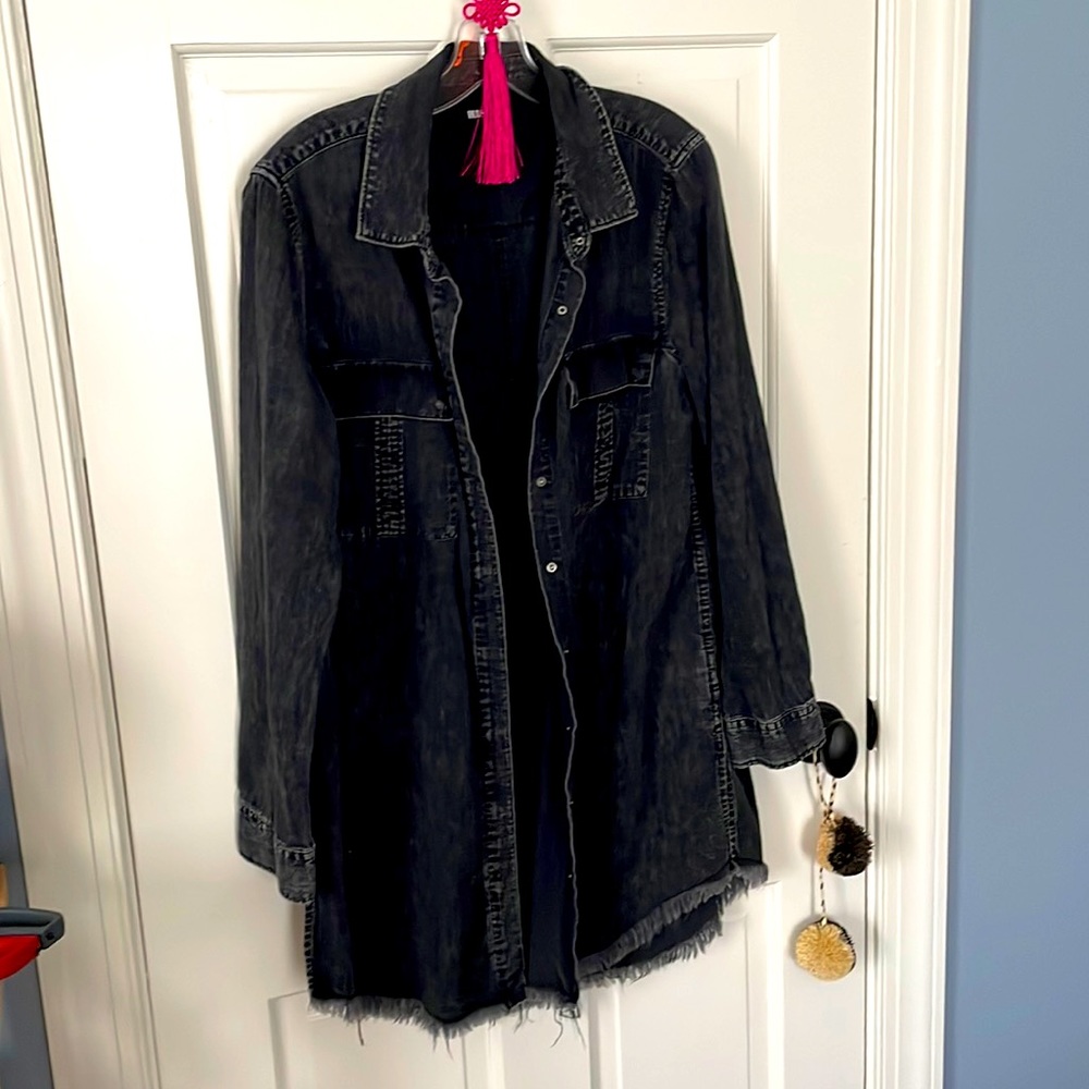 Super soft Hudson jeans, NWT, distressed denim shirt, dress duster L 💋